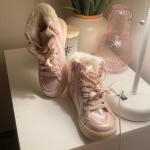 Shimmery baby pink sneaker size 1